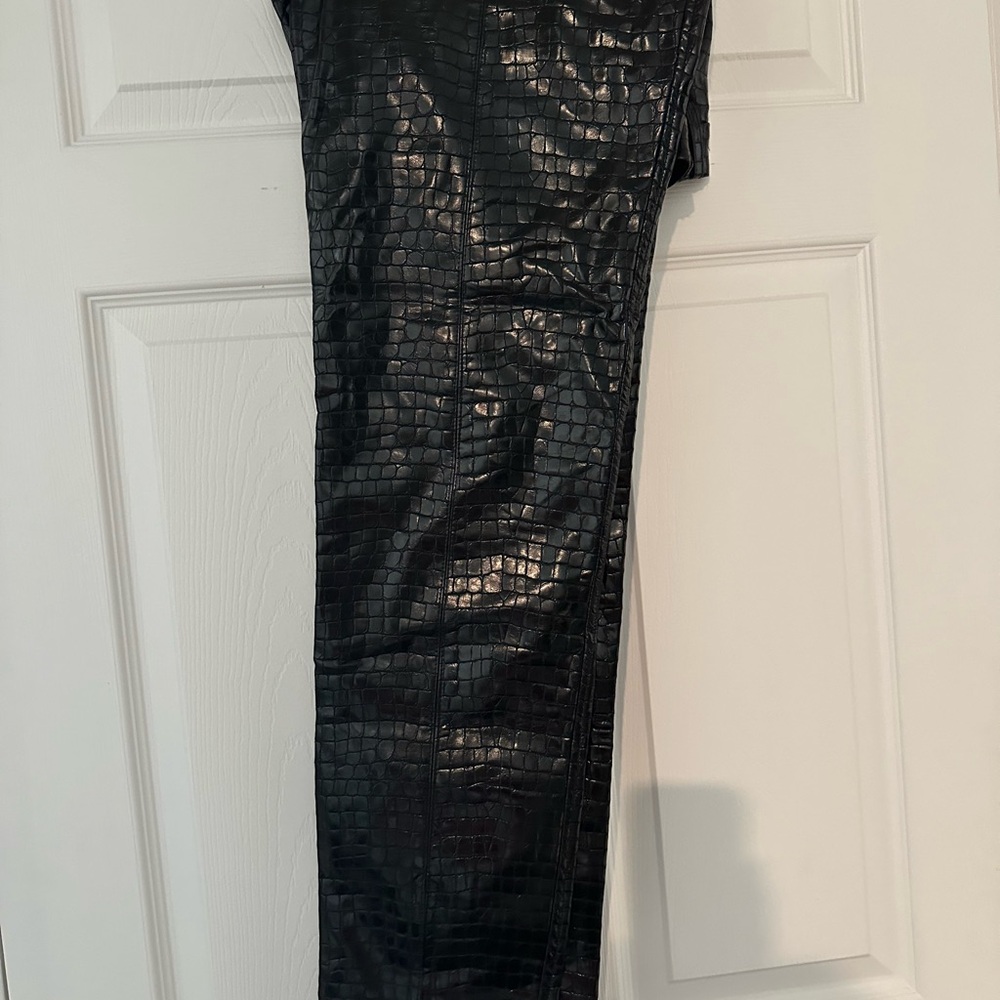 Beautiful Zara black textured vegan leather pants.